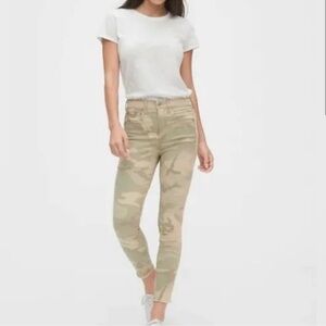 NWT Gap High Rise Camo True Skinny Ankle Jeans w/Secret Smoothing Pockets (8/29)